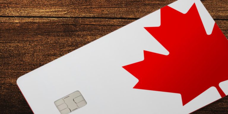 Fabrication de cartes de paiement NFC sans contact pour les institutions financières canadiennes.